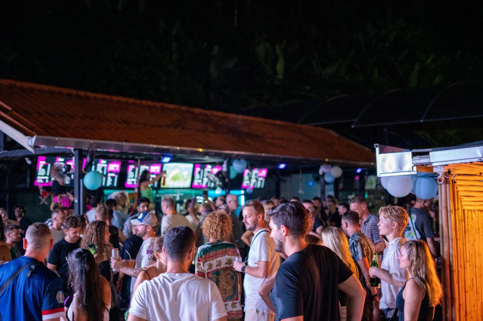 Base Party Hostel Ao Nang Exterior photo