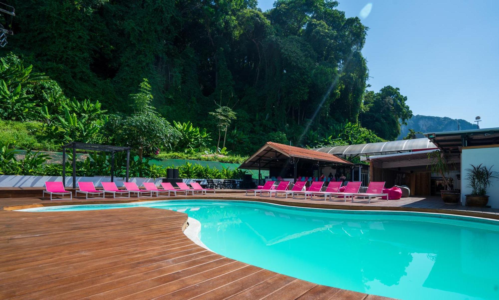 Base Party Hostel Ao Nang Exterior photo
