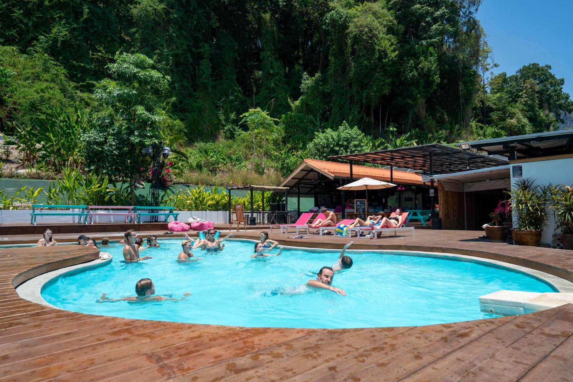 Base Party Hostel Ao Nang Exterior photo