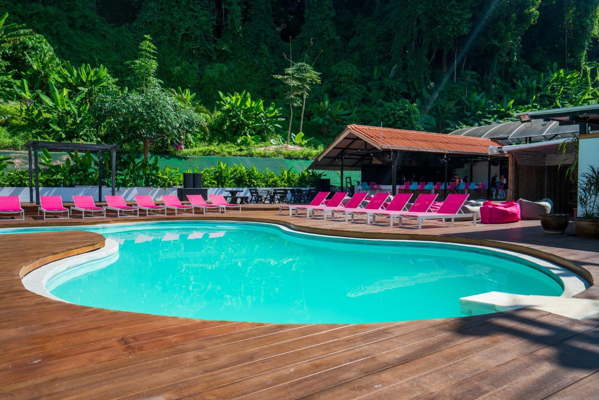 Base Party Hostel Ao Nang Exterior photo